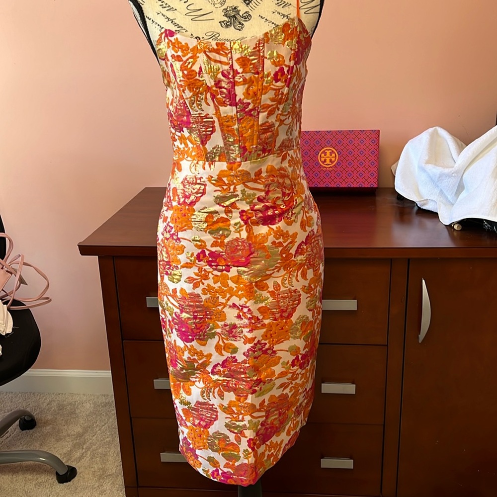 Sundress can be worn with or without straps
